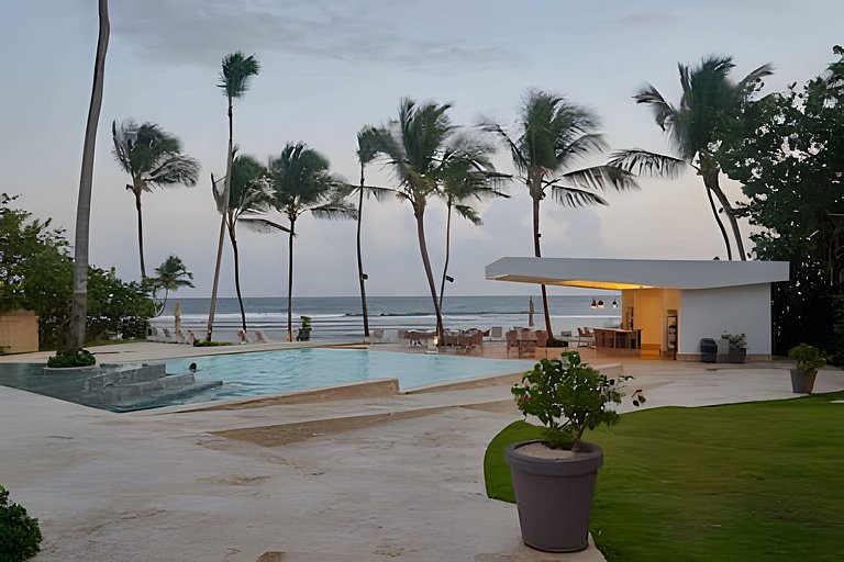 Caribbean Sea View Apt.on 19 level, a serene Stay