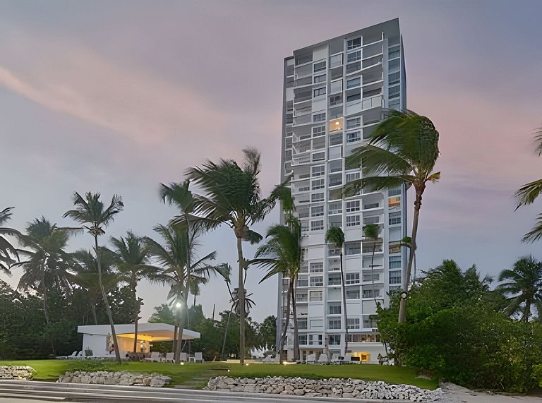 Caribbean Sea View Apt.on 19 level, a serene Stay