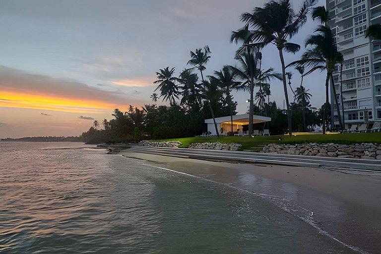 Caribbean Sea View Apt.on 19 level, a serene Stay