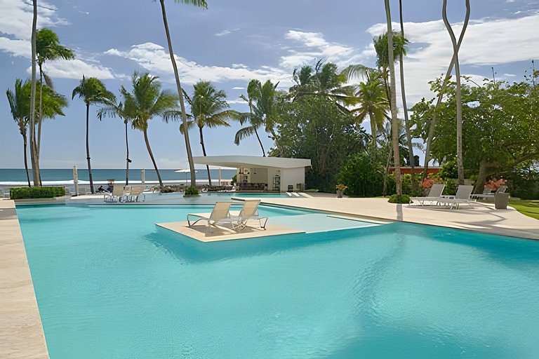 Caribbean Sea View Apt.on 19 level, a serene Stay