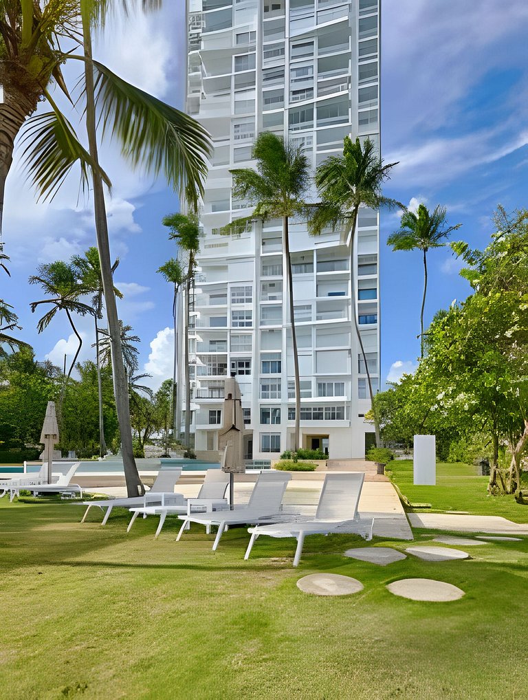 Caribbean Sea View Apt.on 19 level, a serene Stay