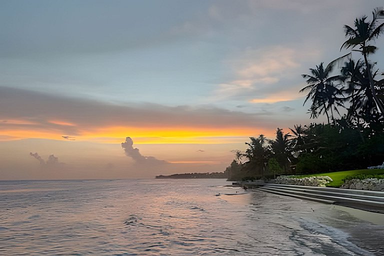 Caribbean Sea Waves View, Beachfront Apt.