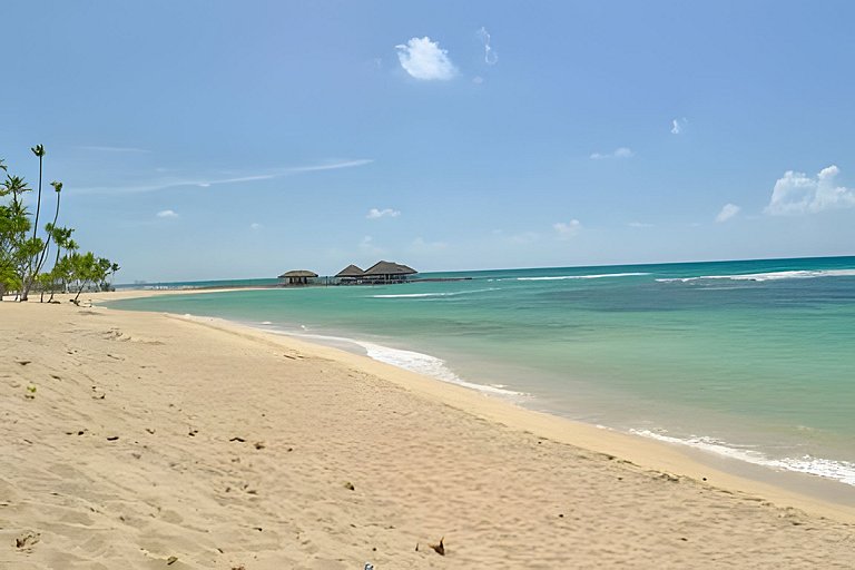 Caribbean Ocean Breeze Beach Condo!
