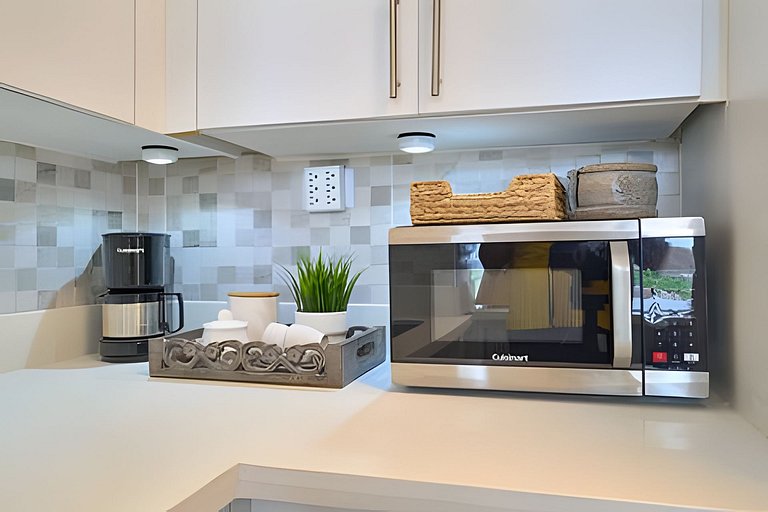 Come and Feel The Caribbean Breeze in 1-bdrm Apt.