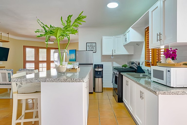 MCx2 · Caribbean Idyllic Vacation at Beachfront Apt.