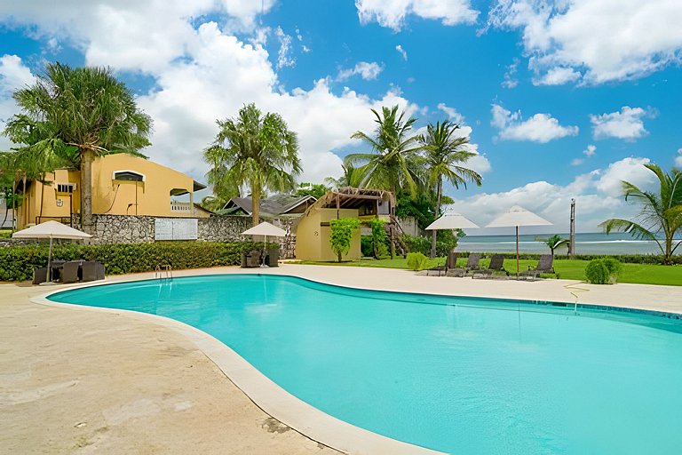 MCx2 · Caribbean Idyllic Vacation at Beachfront Apt.