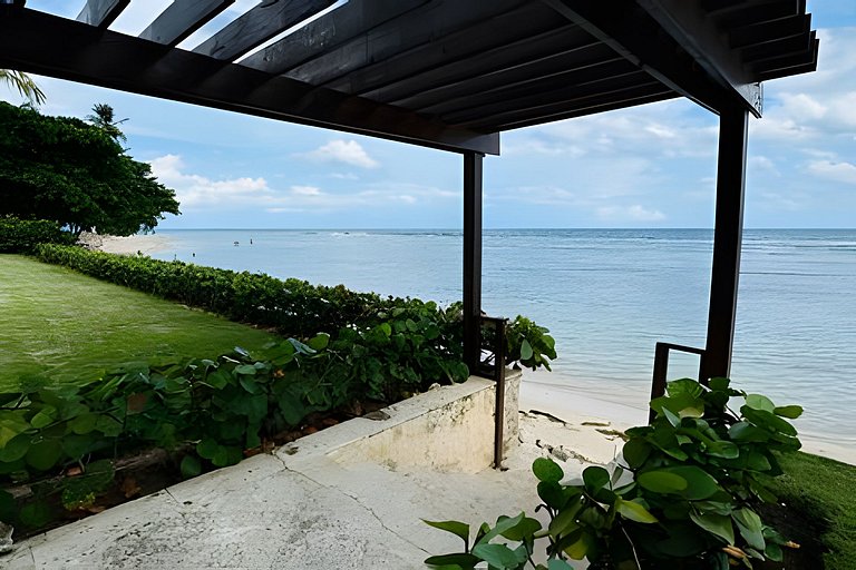 Caribbean Beachfront Living, Apartment