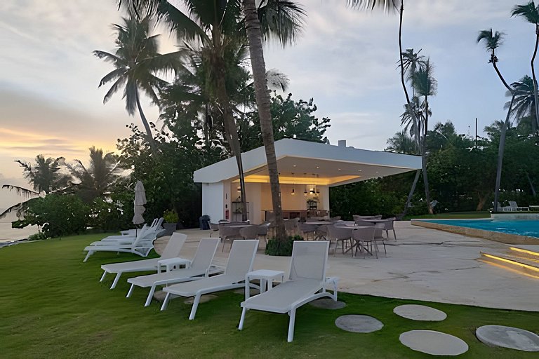 Caribbean Breeze beachfront apartment