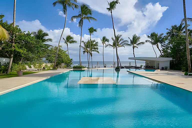 Caribbean Breeze beachfront apartment