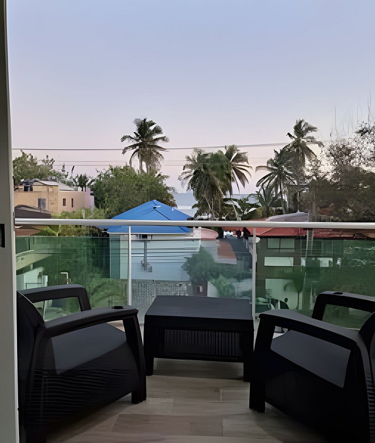 2BR Apt|Center Beachtown just steps from the beach