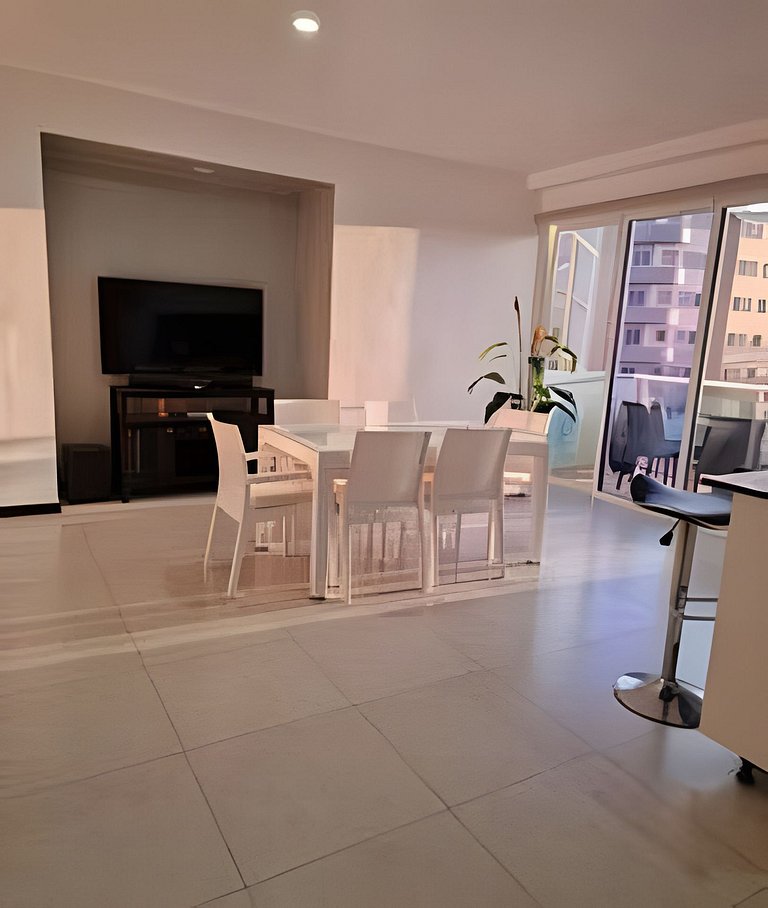 2BR Apt|Center Beachtown just steps from the beach