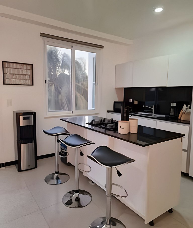 2BR Apt|Center Beachtown just steps from the beach