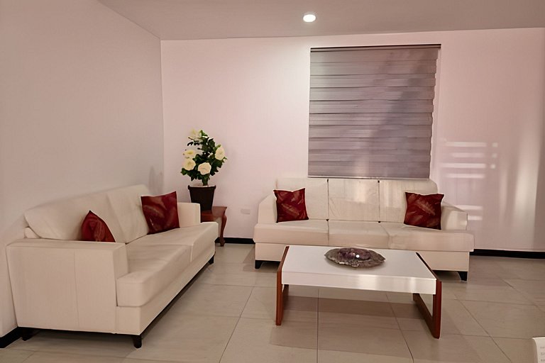 2BR Apt|Center Beachtown just steps from the beach
