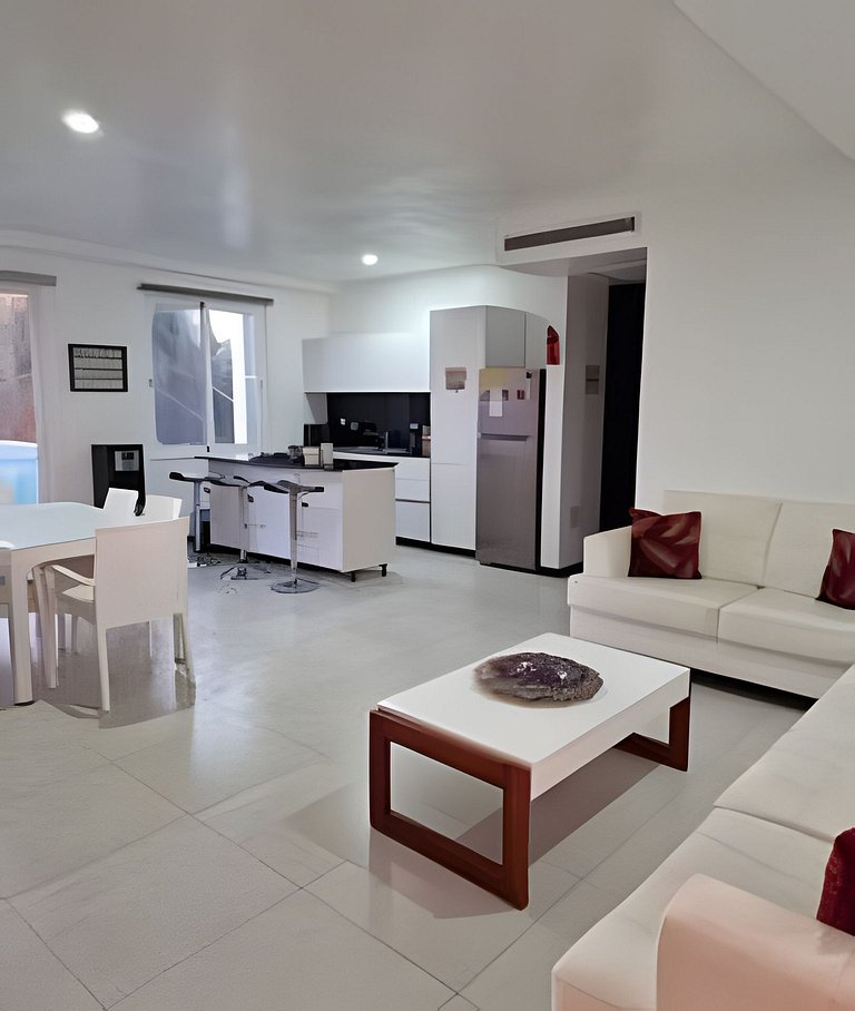 2BR Apt|Center Beachtown just steps from the beach