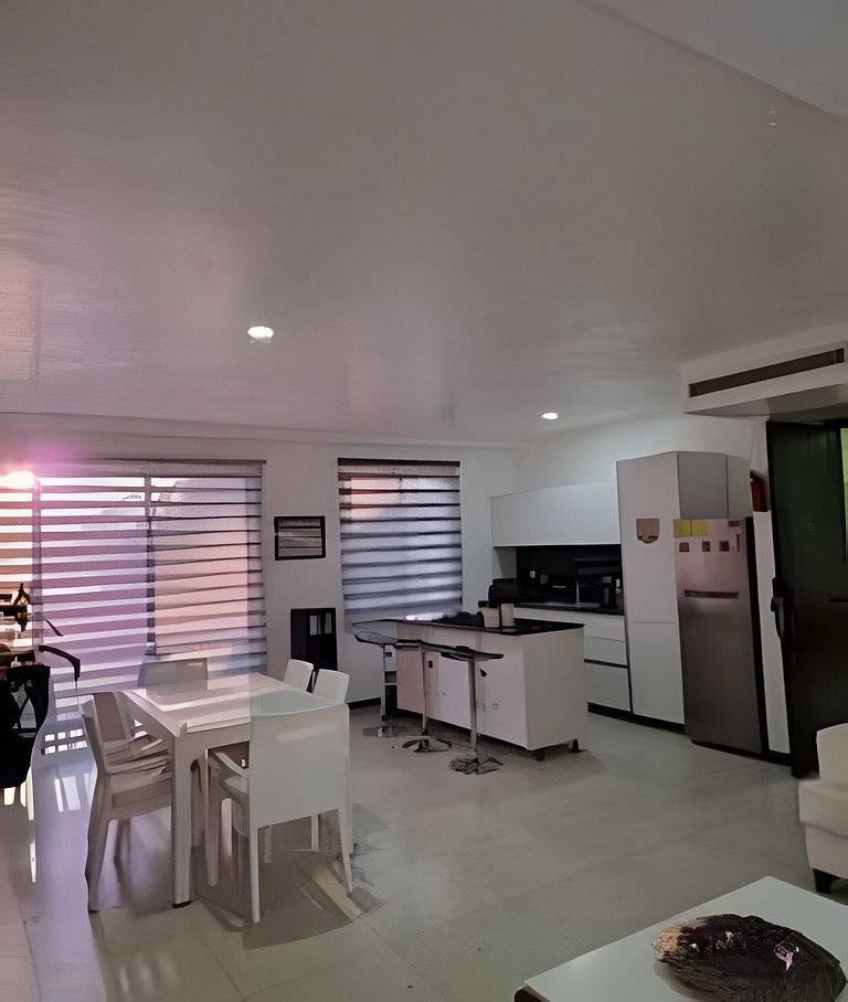 2BR Apt|Center Beachtown just steps from the beach