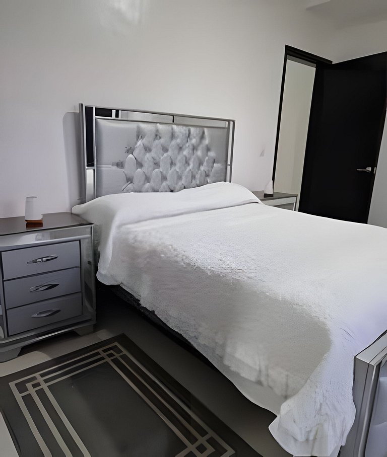 2BR Apt|Center Beachtown just steps from the beach