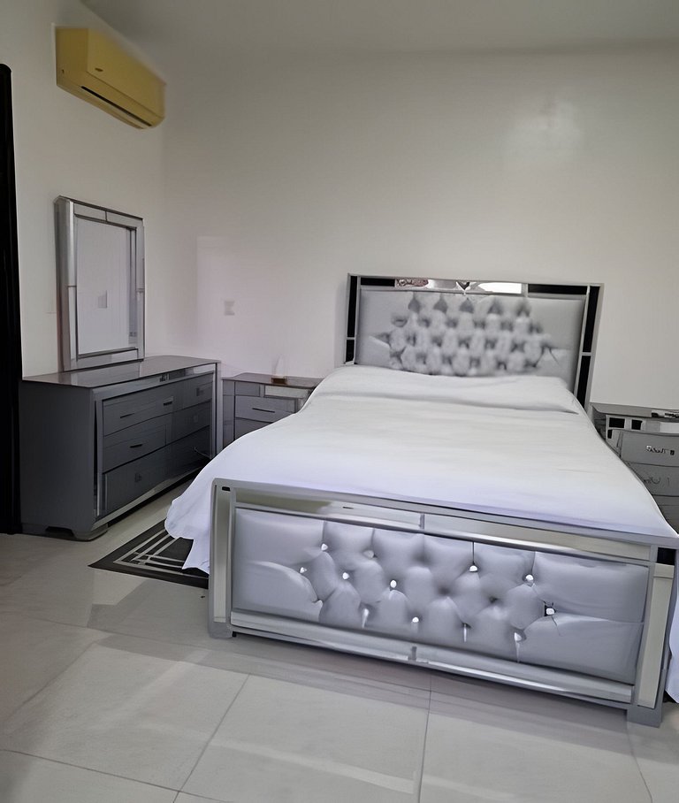2BR Apt|Center Beachtown just steps from the beach