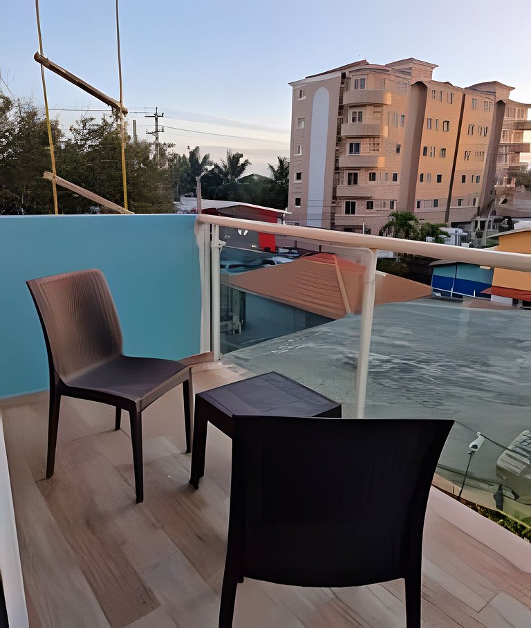 2BR Apt|Center Beachtown just steps from the beach