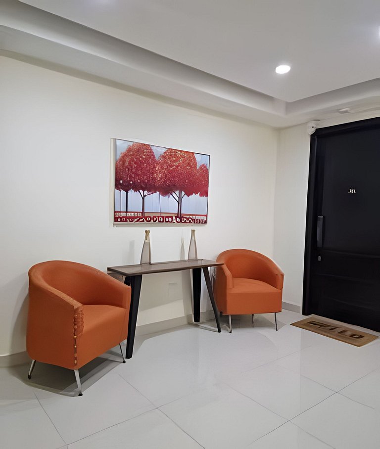 2BR Apt|Center Beachtown just steps from the beach