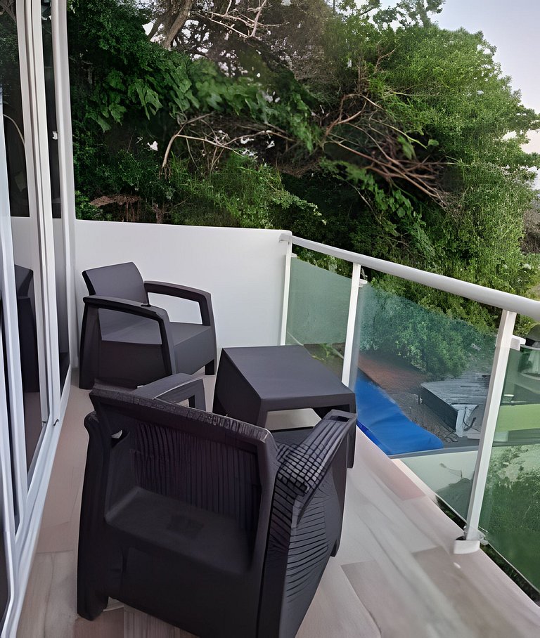 2BR Apt|Center Beachtown just steps from the beach