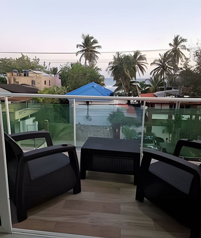 2BR Apt|Center Beachtown just steps from the beach