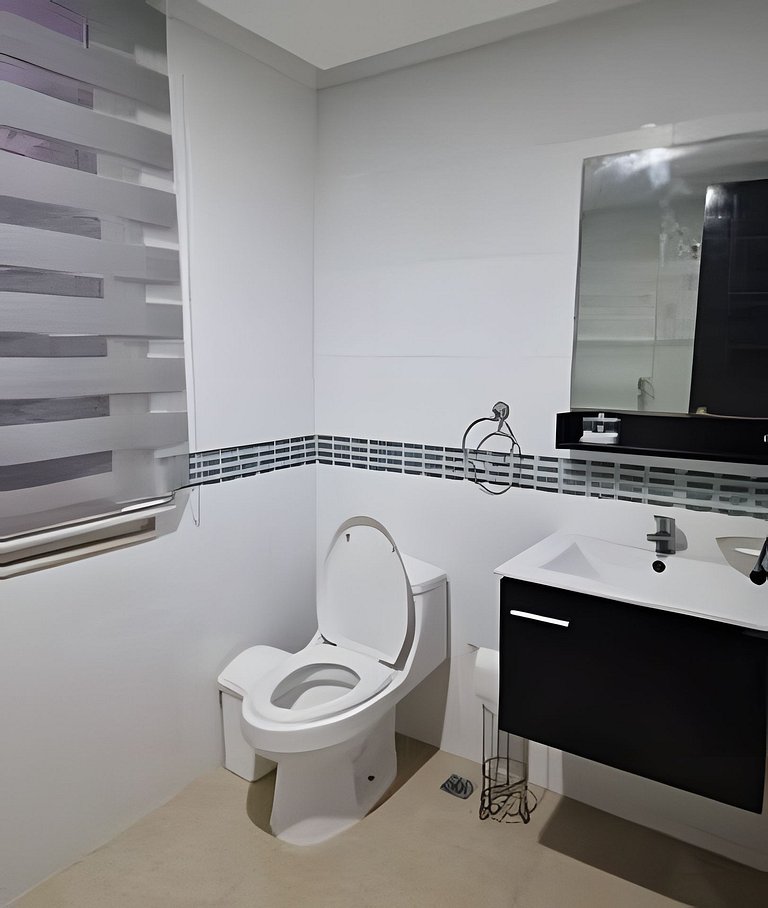 2BR Apt|Center Beachtown just steps from the beach