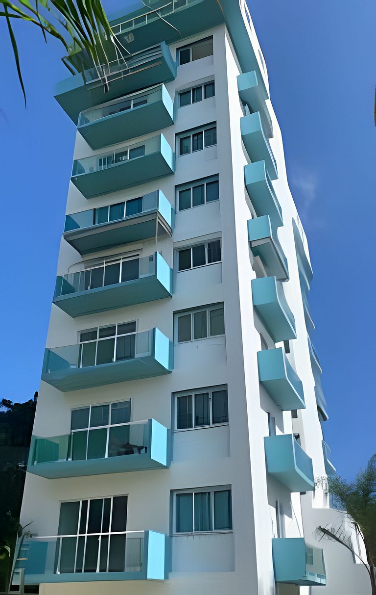 2BR Apt|Center Beachtown just steps from the beach