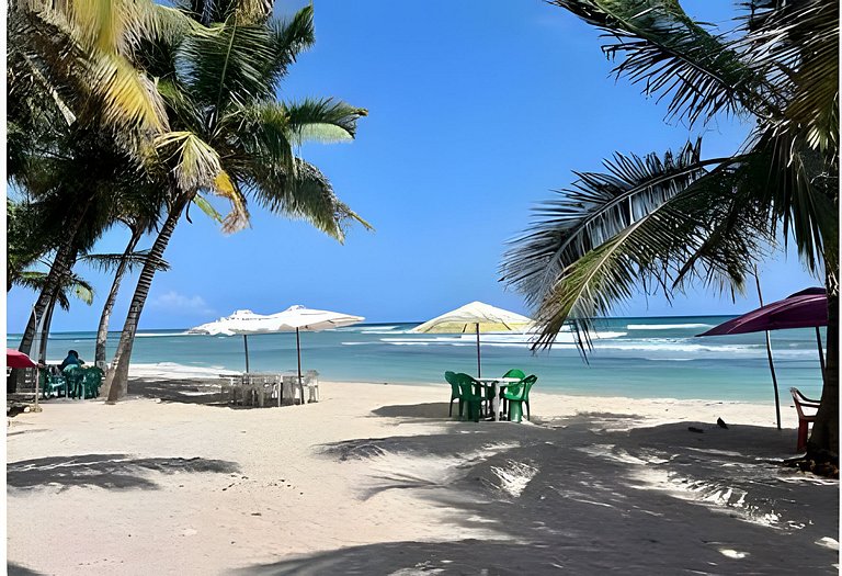 2BR Apt|Center Beachtown just steps from the beach