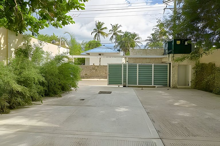 2BR Apt|Center Beachtown just steps from the beach
