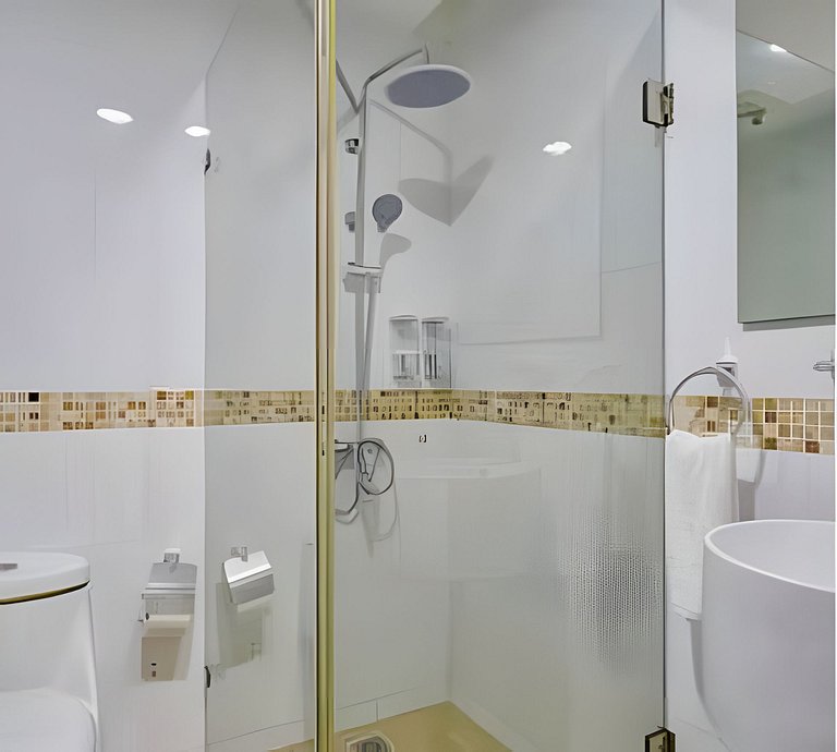 2BR Apt|Center Beachtown just steps from the beach