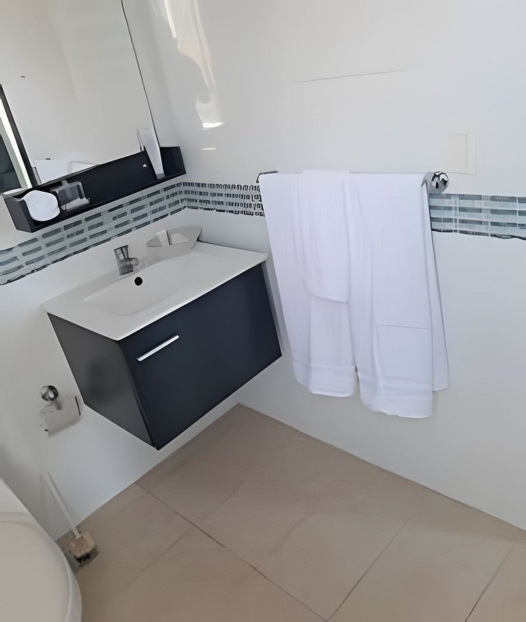 2BR Apt|Center Beachtown just steps from the beach