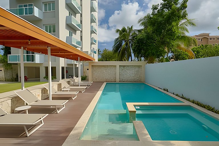 2BR Apt|Center Beachtown just steps from the beach