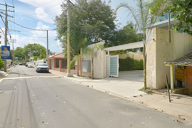 2BR Apt|Center Beachtown just steps from the beach