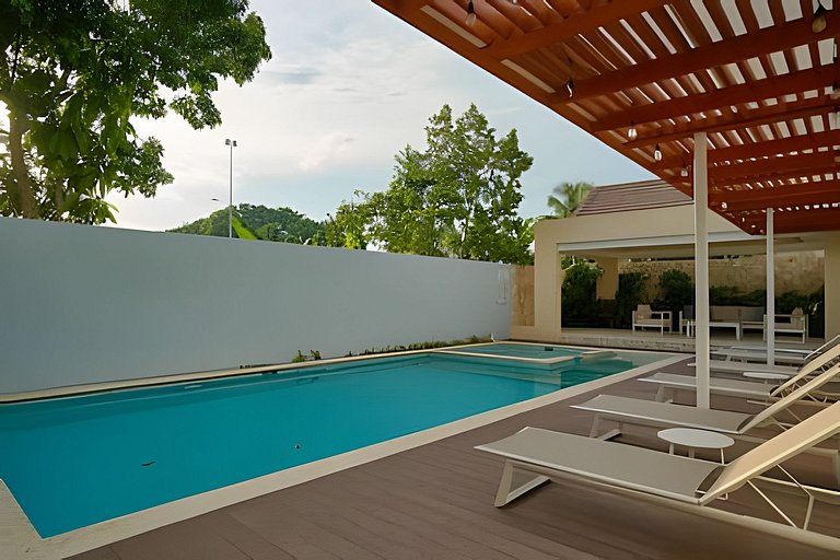 2BR Apt|Center Beachtown just steps from the beach
