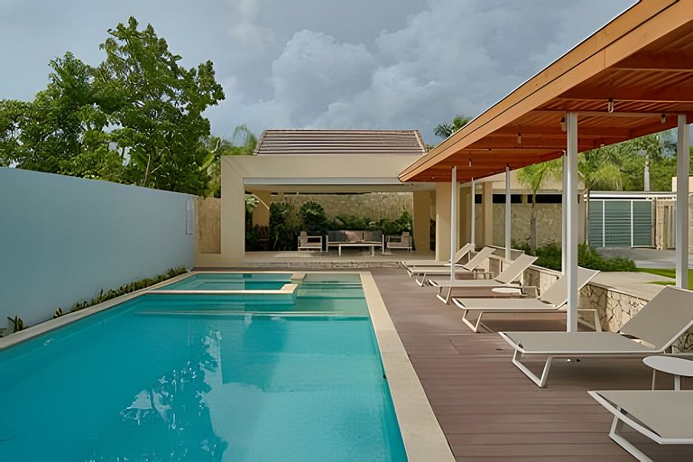 Caribbean Beachside Hidden Oasis Apartment.