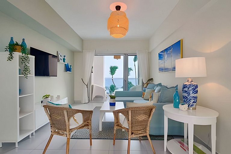 Caribbean Beachfront Apartment. W/ Scenic view