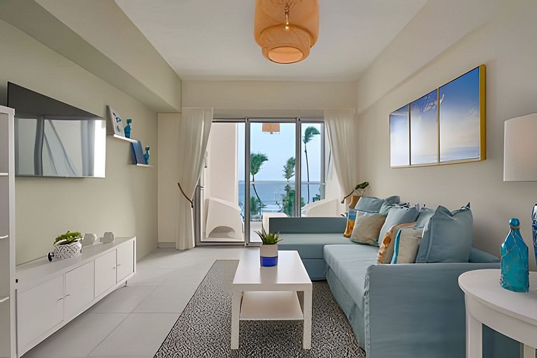 Caribbean Beachfront Apartment. W/ Scenic view