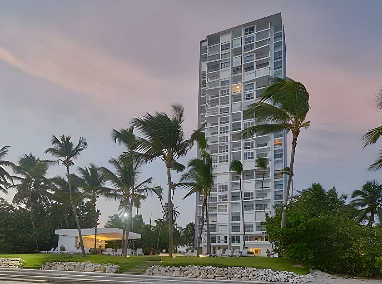 Caribbean Beachfront Apartment. W/ Scenic view