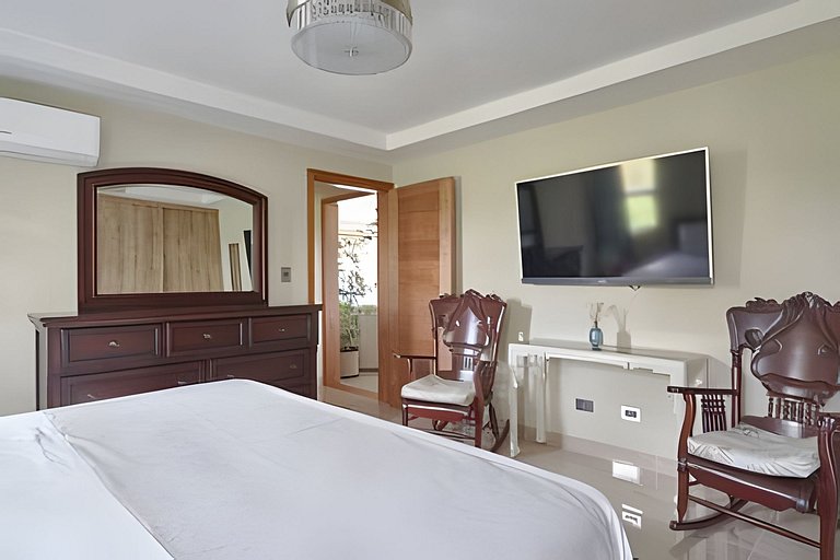 Caribbean Warmy Sand Apt. a Few steps