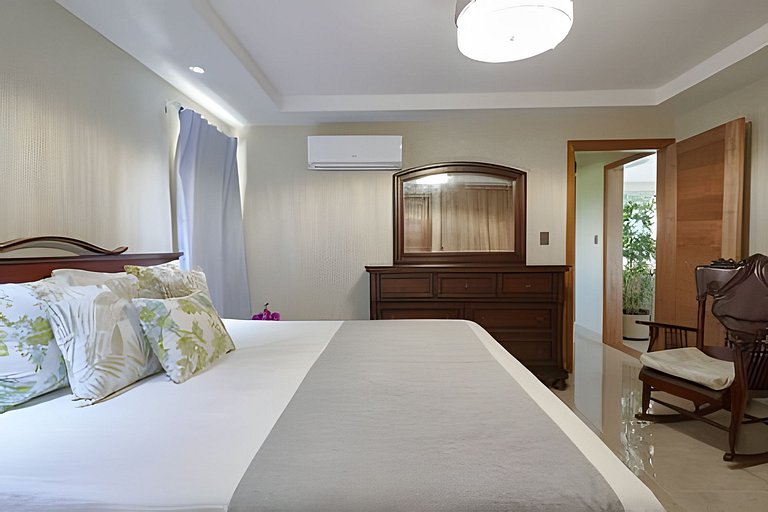 Caribbean Warmy Sand Apt. a Few steps