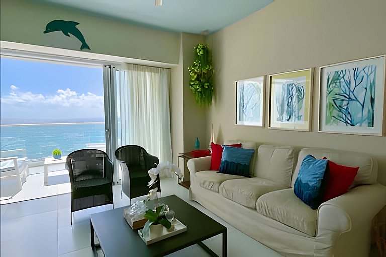 Caribbean Ocean View, Beachfront Apartment