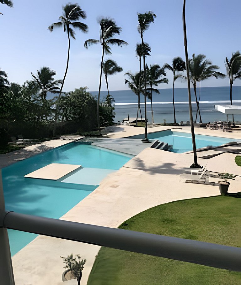 Caribbean Ocean View, Beachfront Apartment