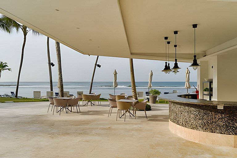 Caribbean Ocean View, Beachfront Apartment