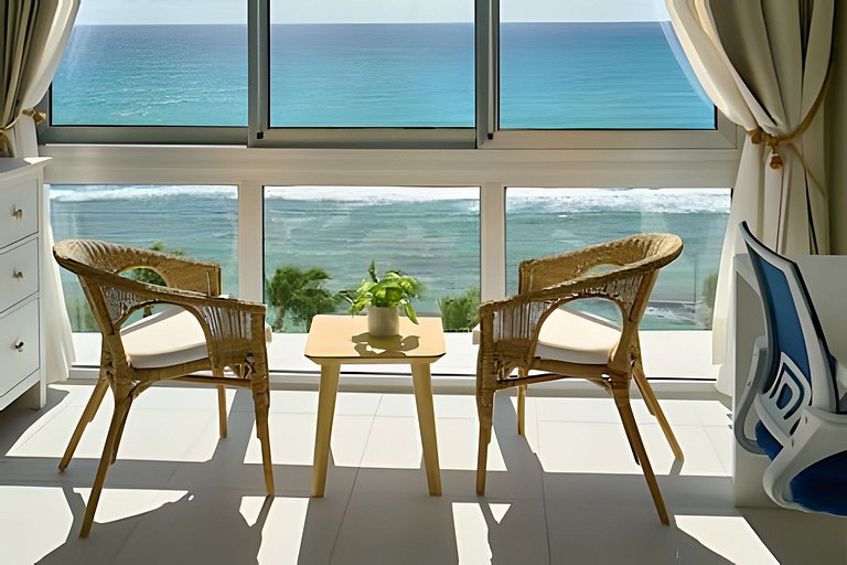 Caribbean Ocean View, Beachfront Apartment