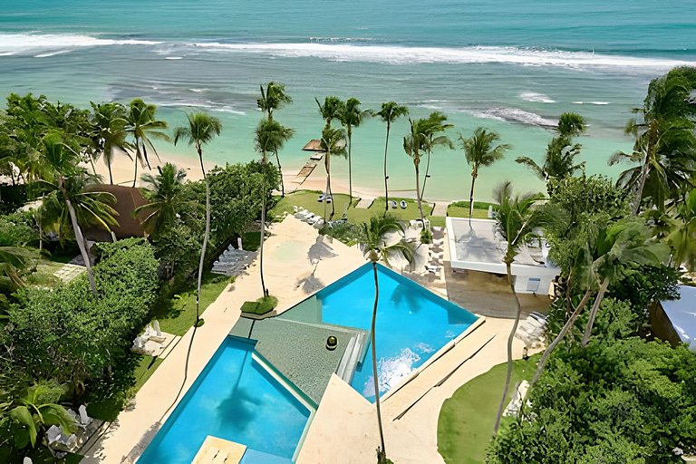 Caribbean Ocean View, Beachfront Apartment