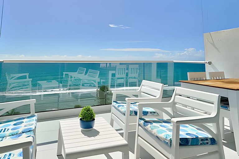 Caribbean Ocean View, Beachfront Apartment