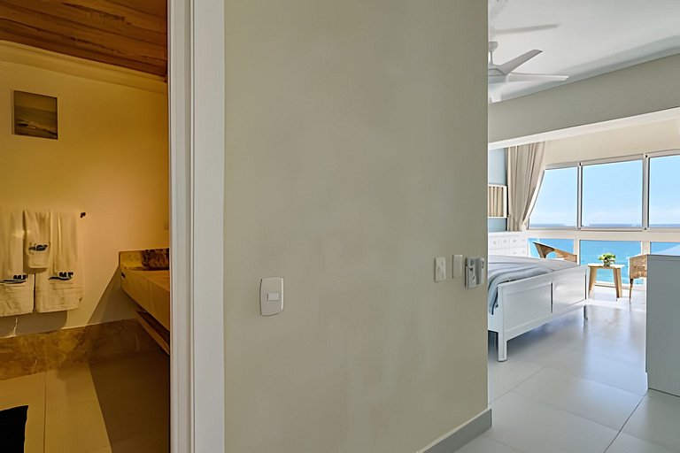 Caribbean Ocean View, Beachfront Apartment