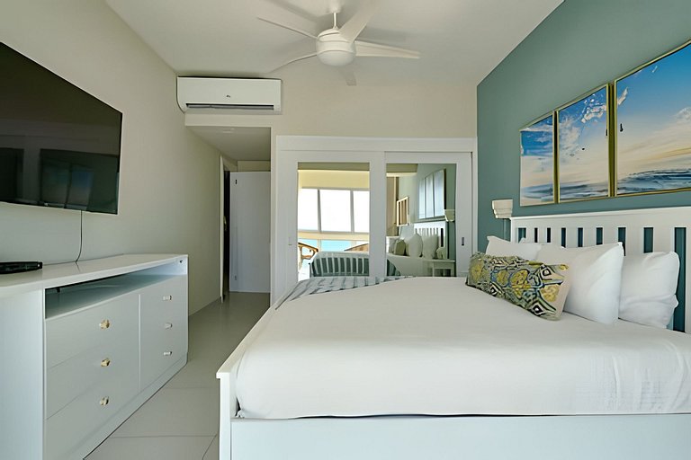 Caribbean Ocean View, Beachfront Apartment
