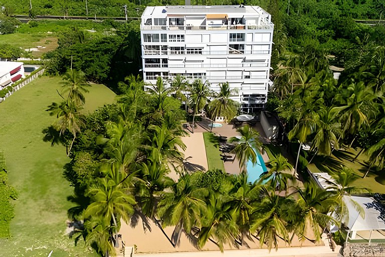 Caribbean Heavenly Oasis, Beachfront Apartment.