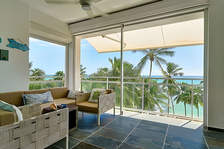 Caribbean Heavenly Oasis, Beachfront Apartment.